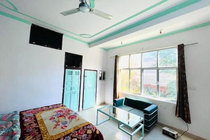 Room 8 of 63