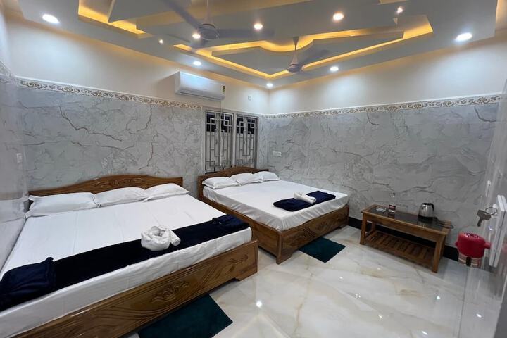 Room 2 of 6