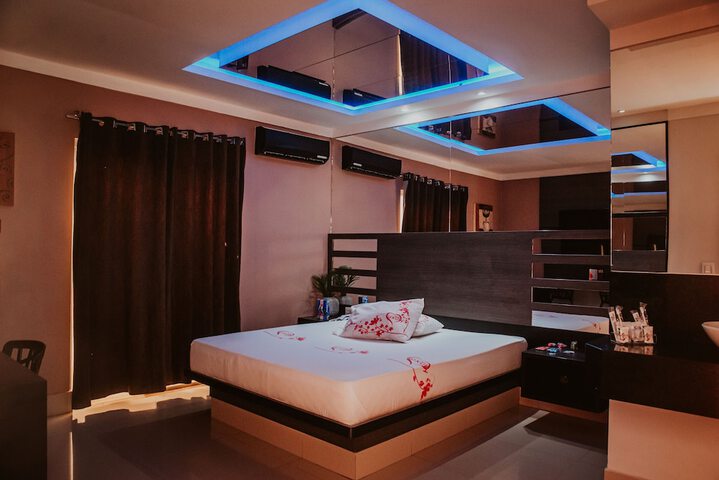 Room 2 of 21