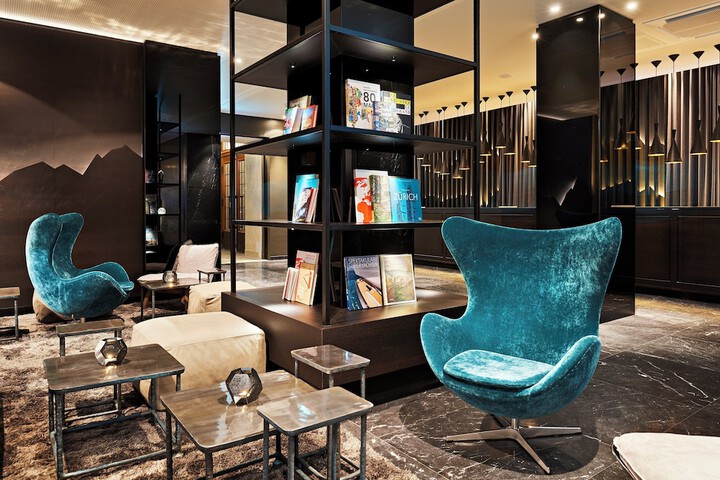 Lounge 52 of 62