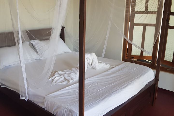 Room 4 of 32