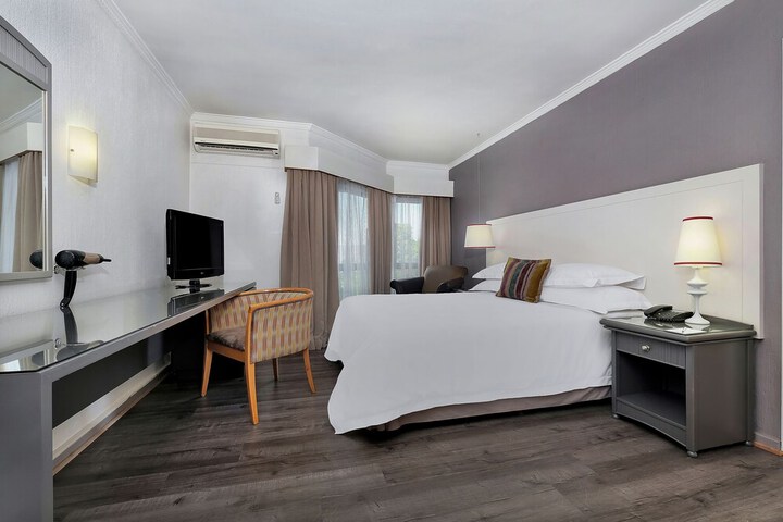 Room 17 of 46