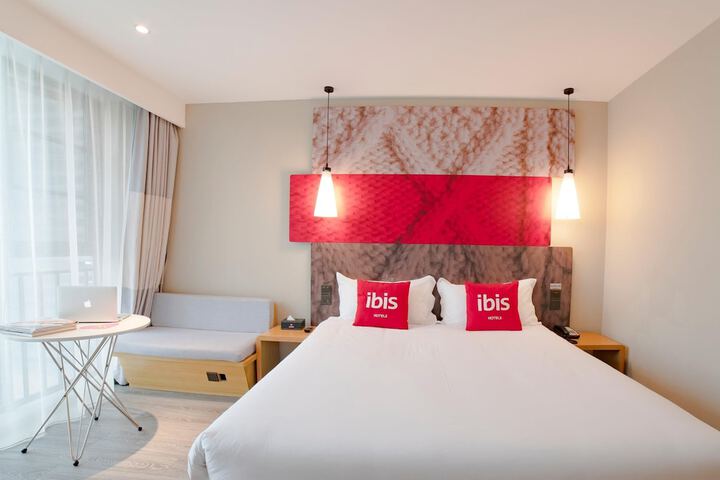 Room 18 of 37