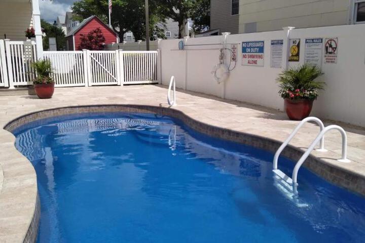Fountain Motel Townhouse with Shared Pool in Wildwood, NJ