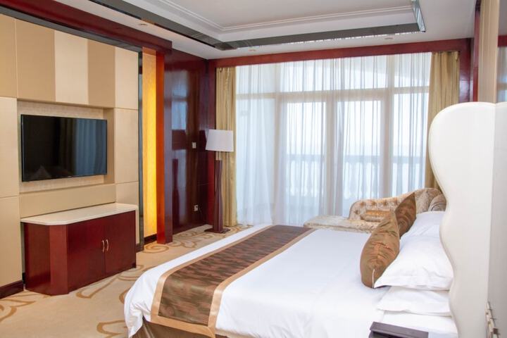 Room 26 of 46