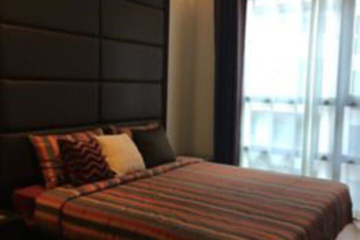 Room 8 of 34