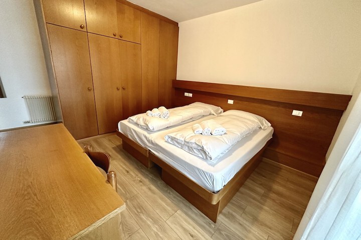 Room 16 of 34