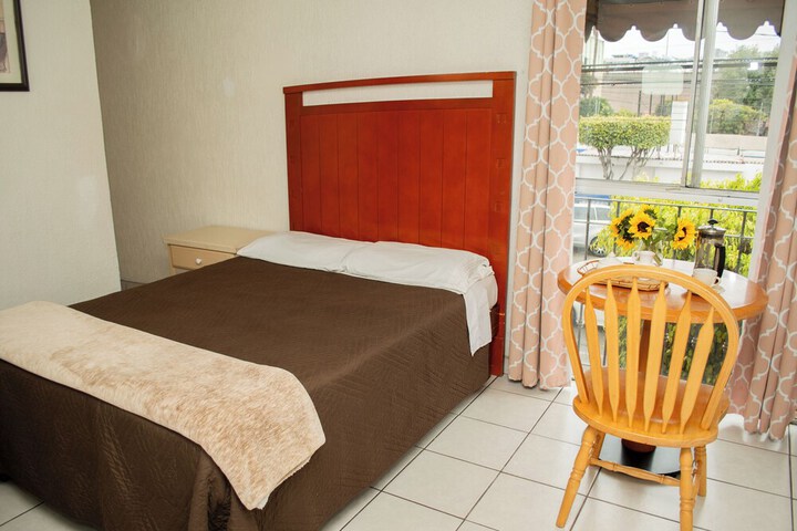 Room 6 of 13