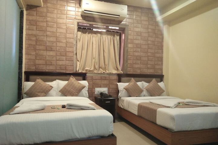 Room 10 of 32