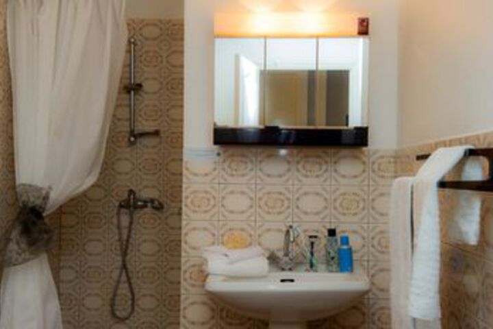 Room 4 of 25