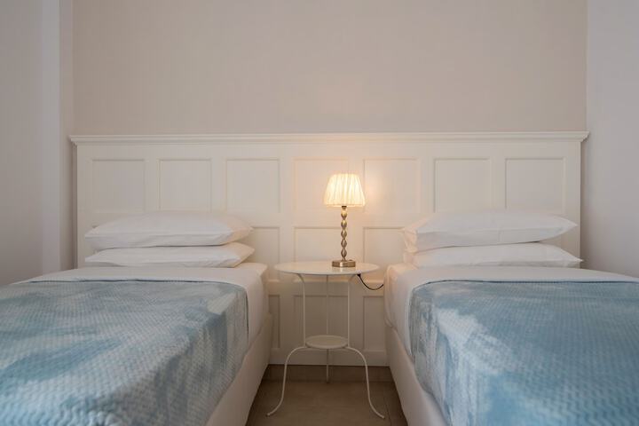 Room 14 of 33