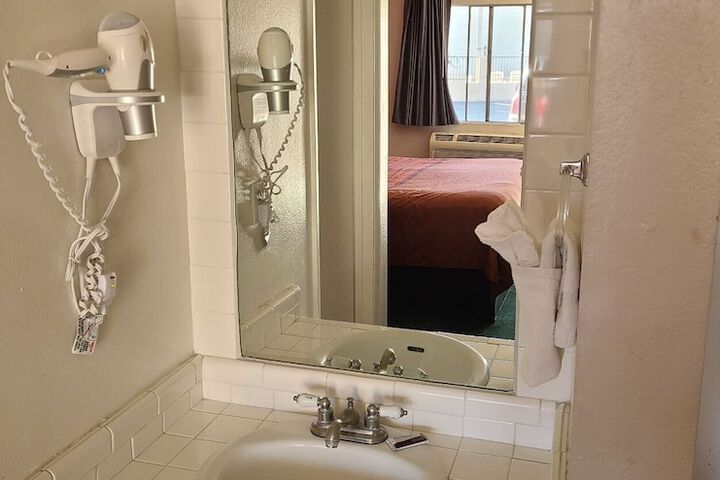 Quadruple Queen Bed (9 of 21)