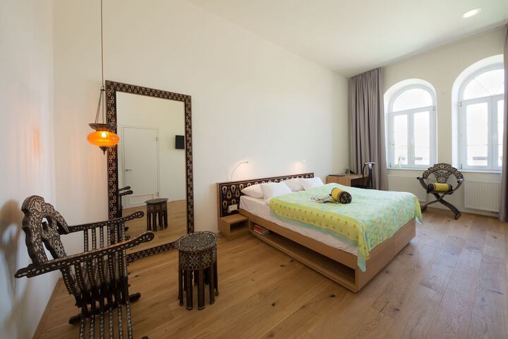 Room 8 of 37