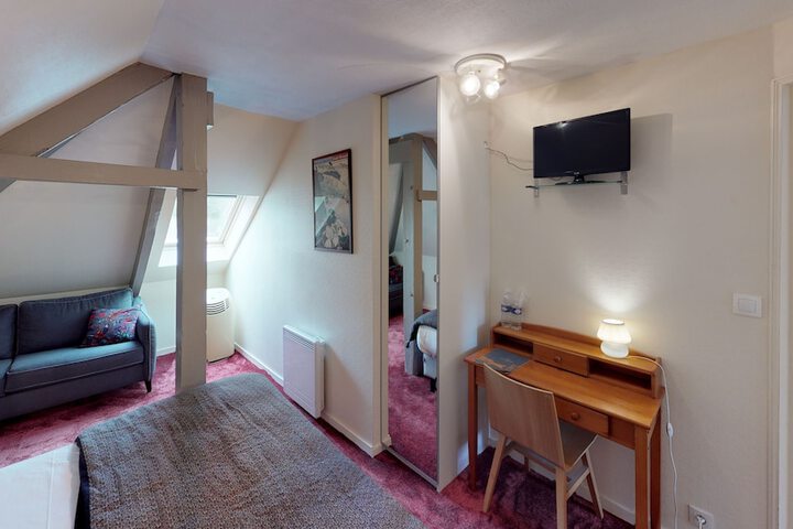 Room 5 of 34
