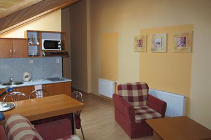 Room 27 of 38