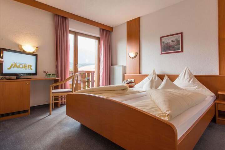 Room 4 of 32