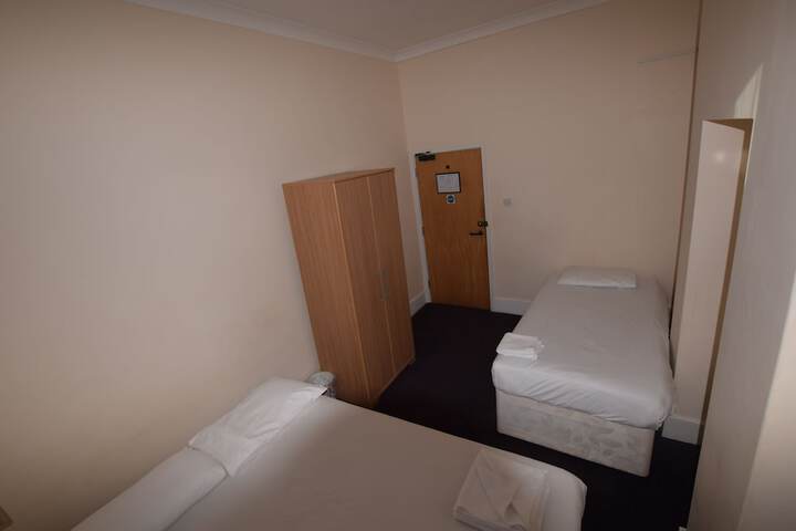 Room 15 of 32