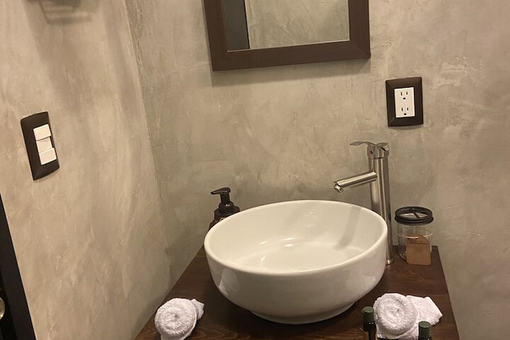 Room 9 of 25