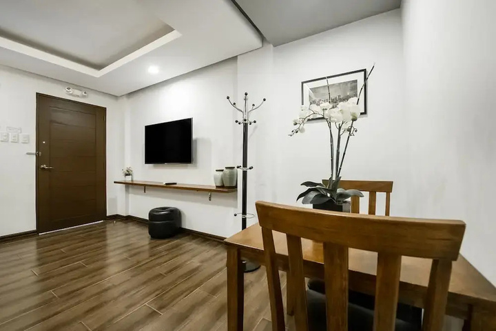 Room 4 of 18