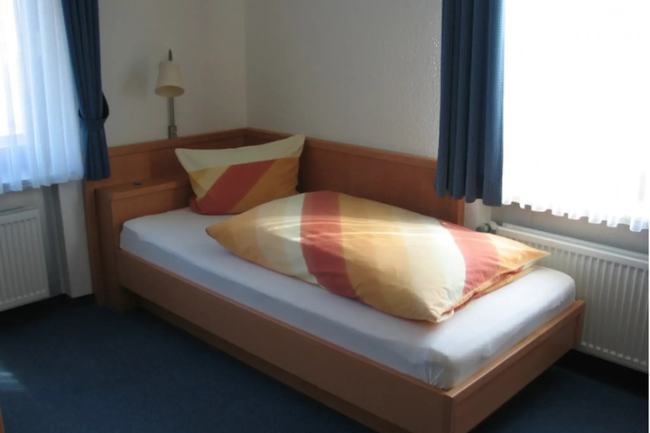 Room 5 of 6