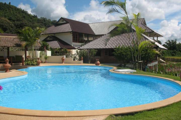 Pools & Facilities