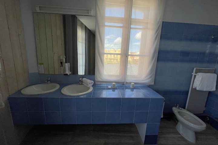 Room 45 of 73