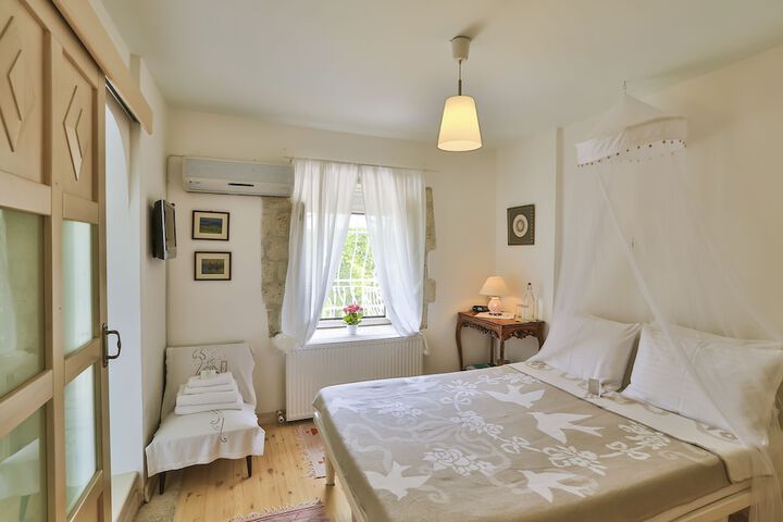 Room 3 of 60