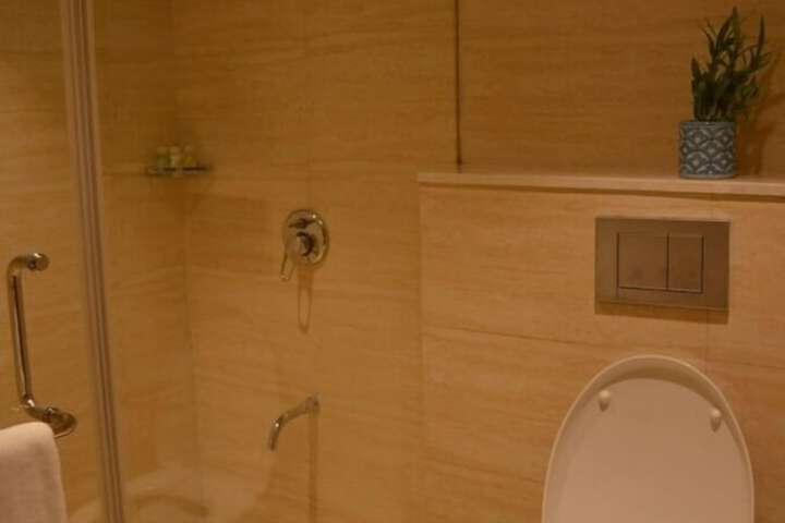 Room 16 of 30