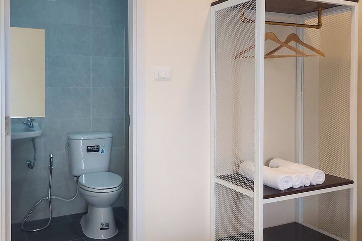 Room 12 of 48