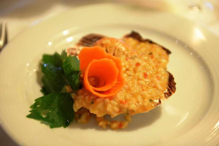 Dining 44 of 52