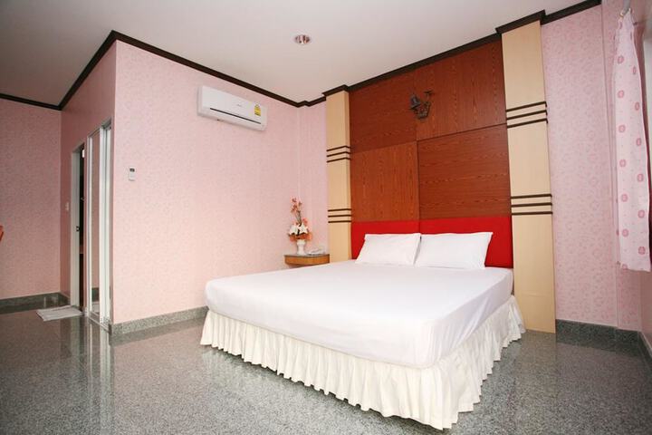 Room 5 of 38