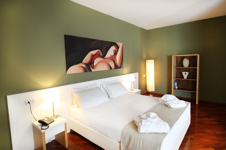 Room 13 of 105
