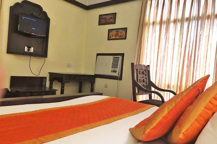 Room 9 of 20