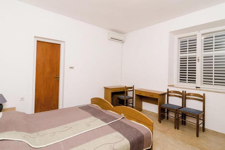 Room 17 of 42