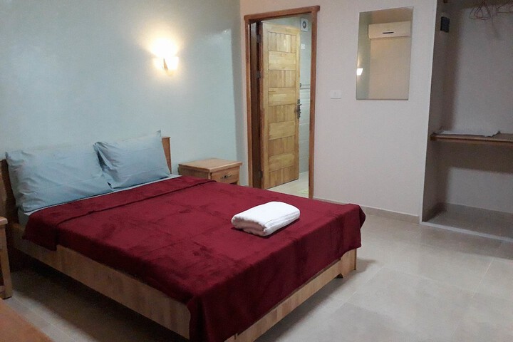 Room 16 of 42