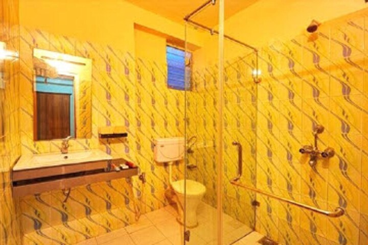 Room 9 of 12