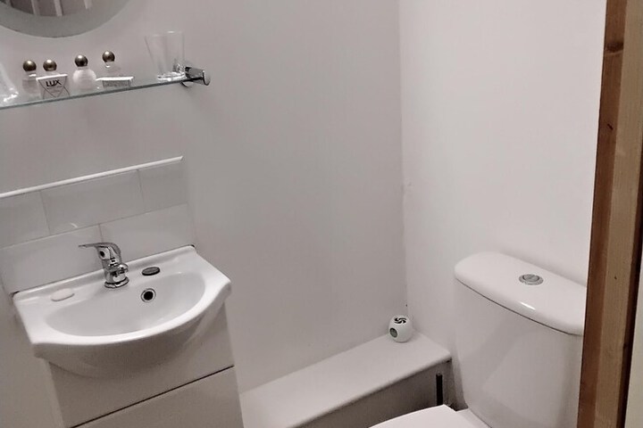 Room 7 of 16