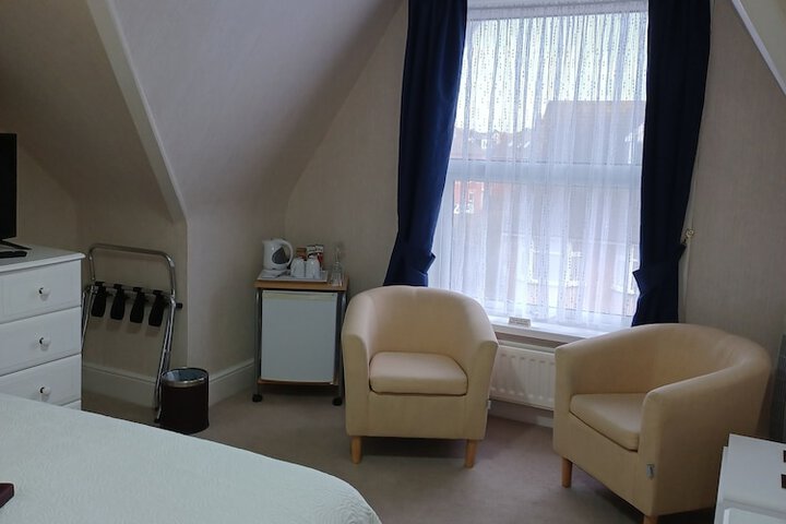 Room 11 of 48