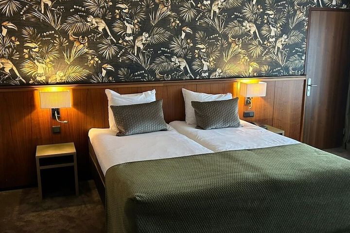 Room 15 of 53