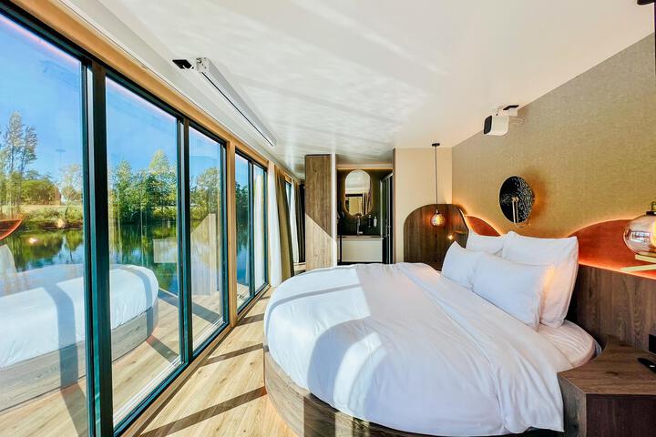 Room 43 of 60