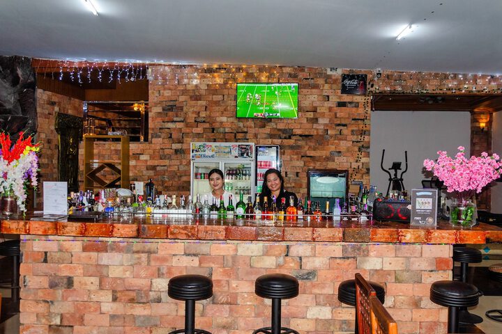 Lounge 132 of 137