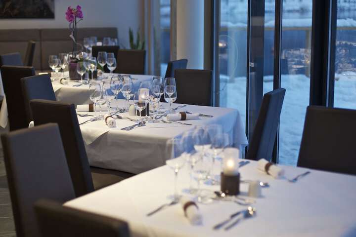 Dining 44 of 83