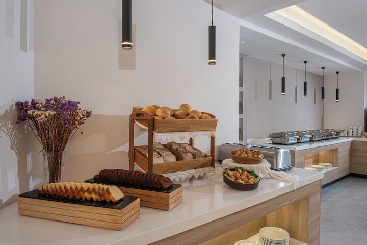Breakfast/Coffee Service 29 of 51