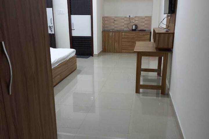Room 13 of 16