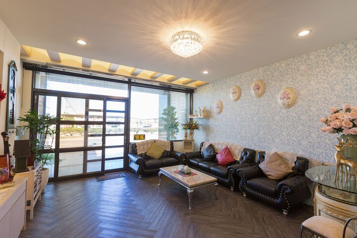 Guest Lobby