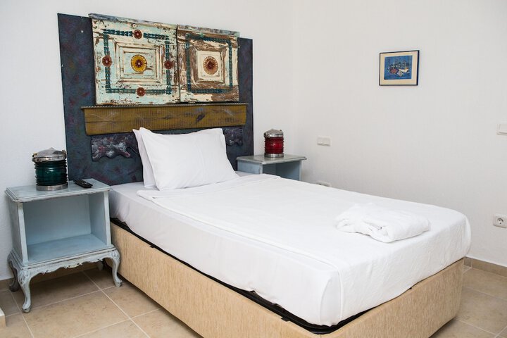 Room 34 of 94