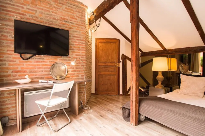 Room 2 of 12