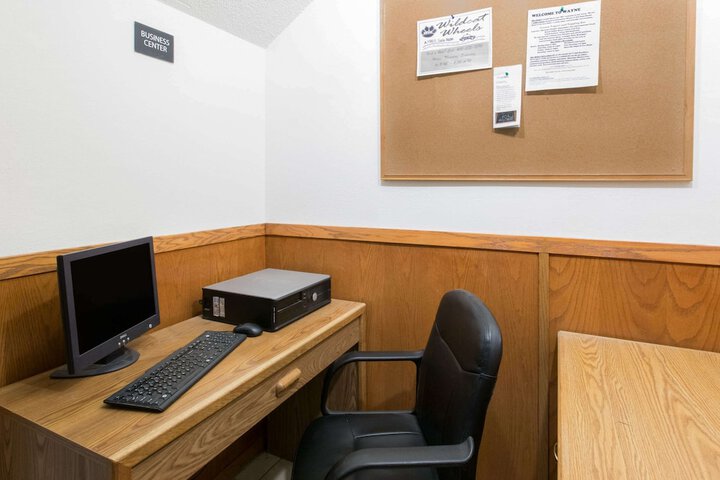 Business Center 14 of 16