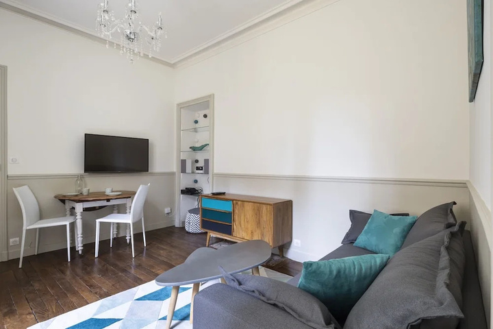 Room 2 of 9