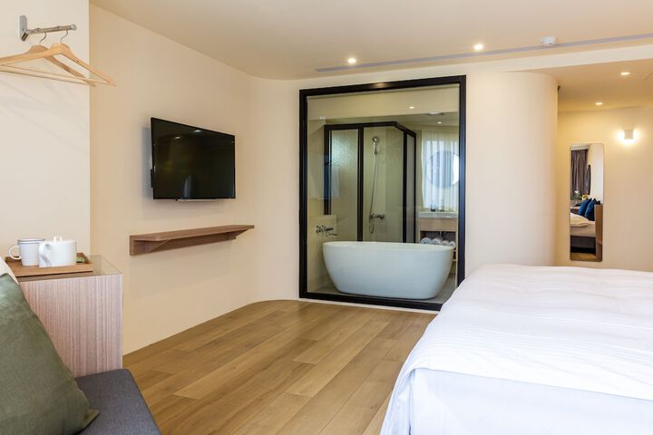 Room 12 of 66